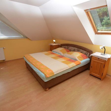 Вілла Comfortable Detached House With Large Garden Klokoci Екстер'єр фото