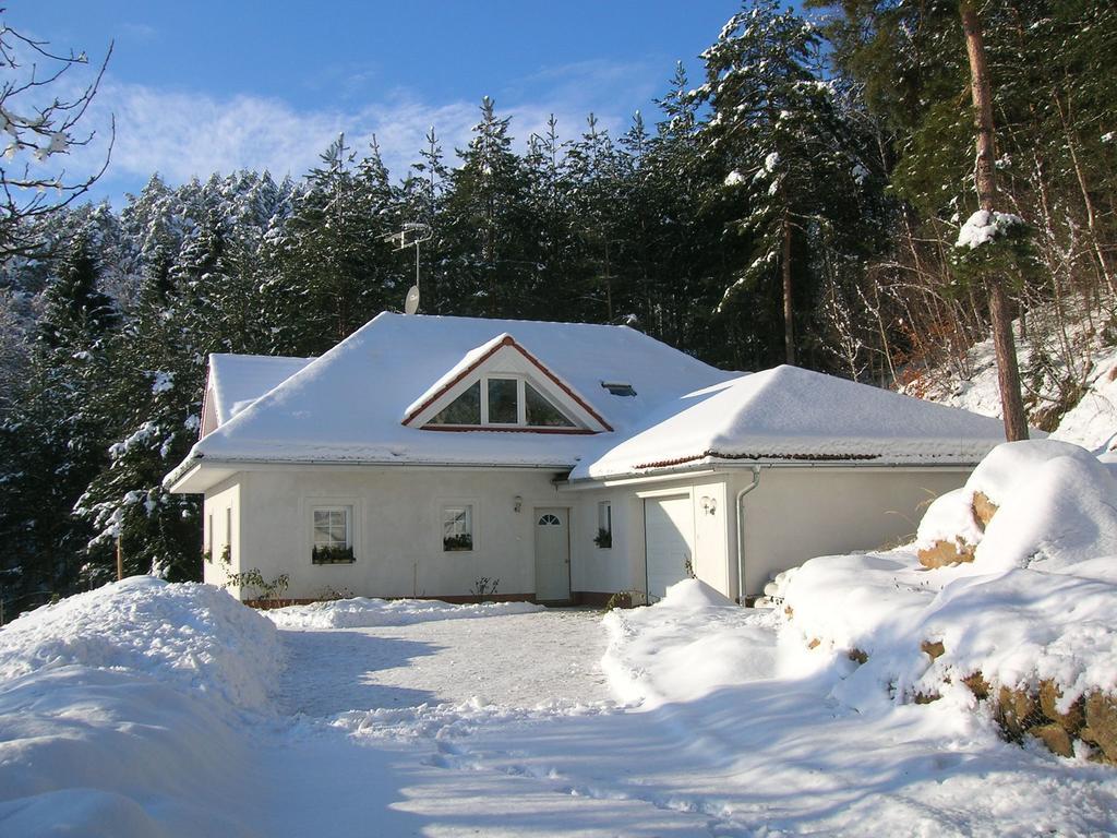 Вілла Comfortable Detached House With Large Garden Klokoci Екстер'єр фото
