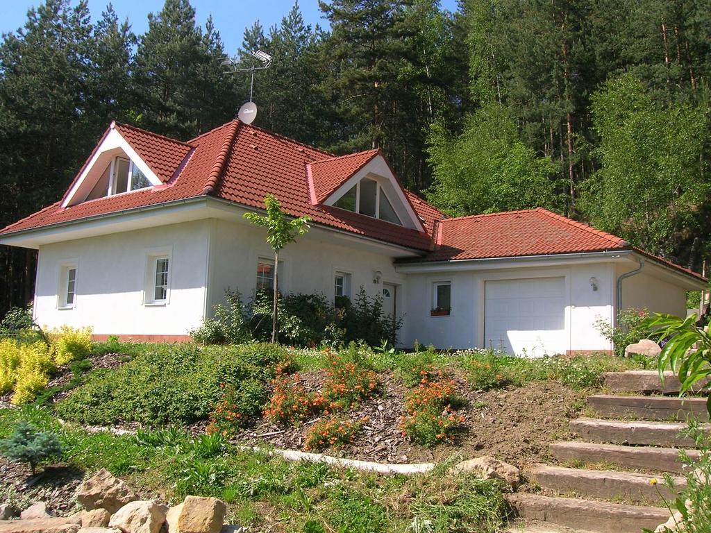 Вілла Comfortable Detached House With Large Garden Klokoci Екстер'єр фото