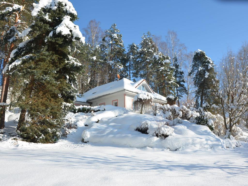 Вілла Comfortable Detached House With Large Garden Klokoci Екстер'єр фото
