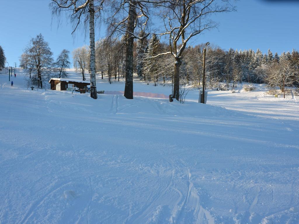 Вілла Comfortable Detached House With Large Garden Klokoci Екстер'єр фото