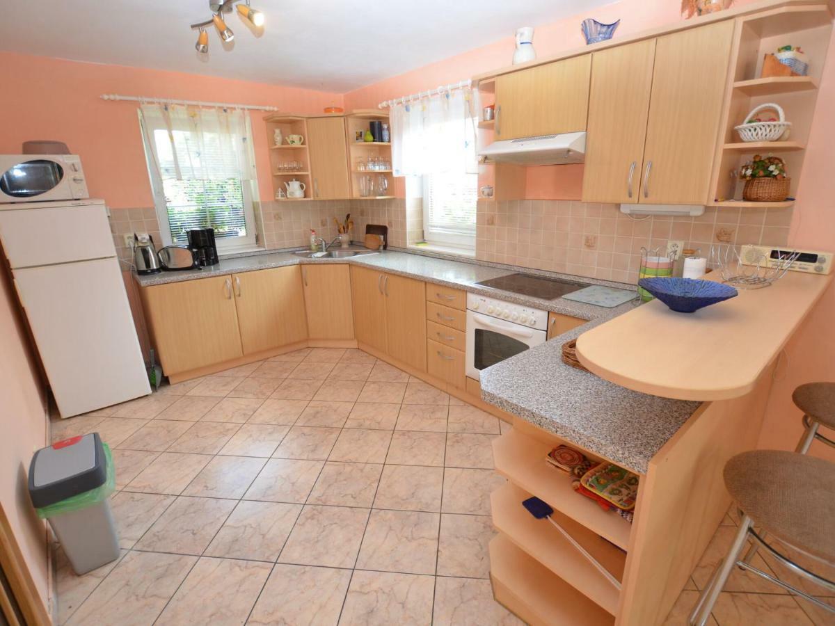 Вілла Comfortable Detached House With Large Garden Klokoci Екстер'єр фото