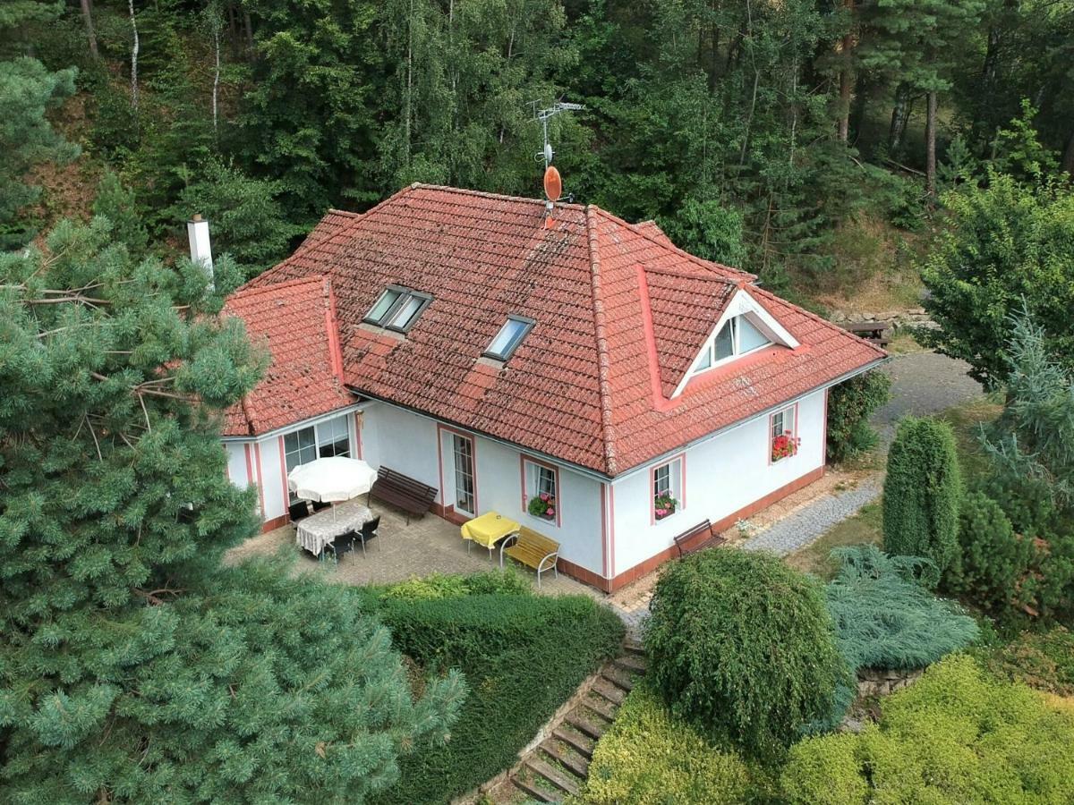 Вілла Comfortable Detached House With Large Garden Klokoci Екстер'єр фото